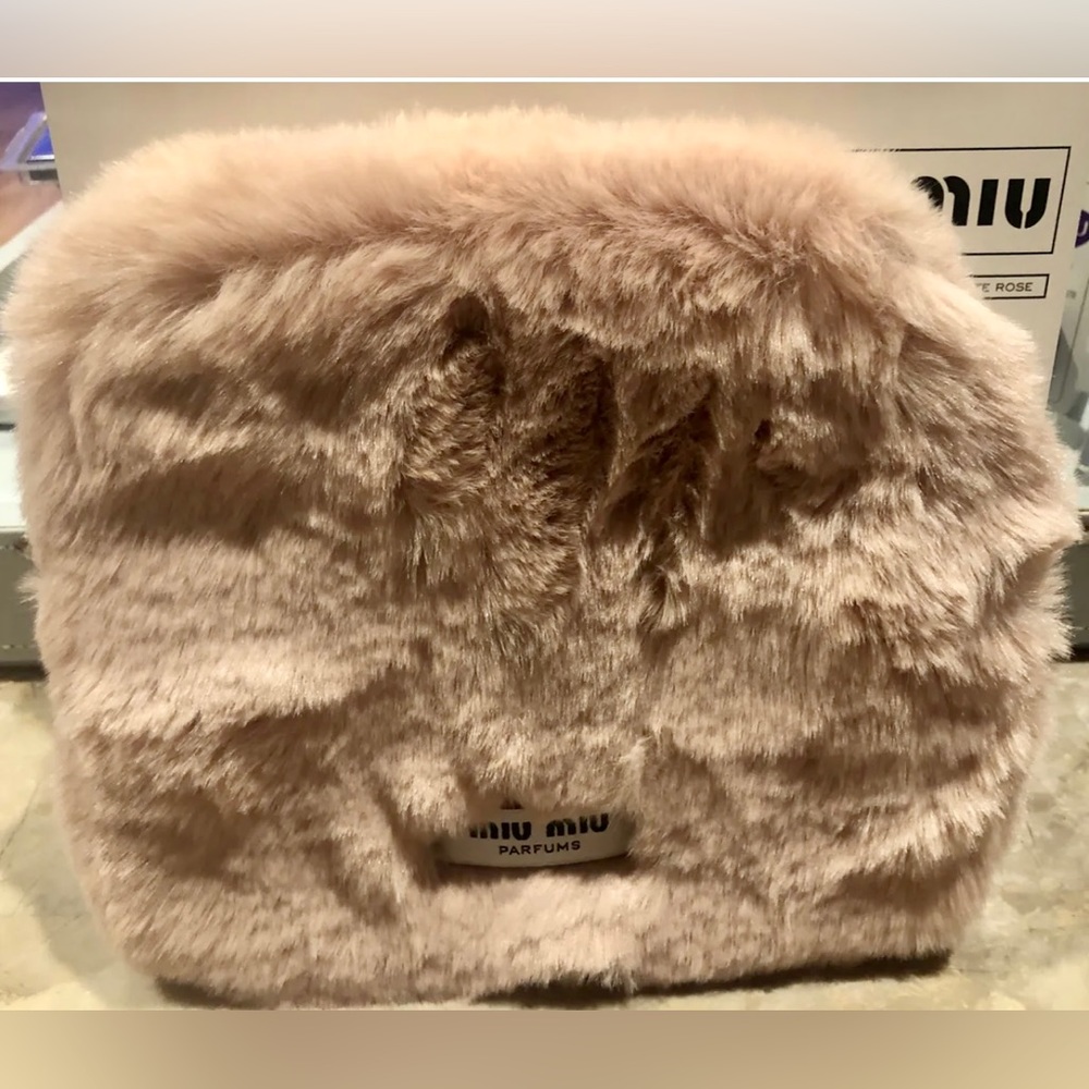 Miu Miu Beauty Lind Faux Fur Pink Pouch Pochette Bag Rose NIB